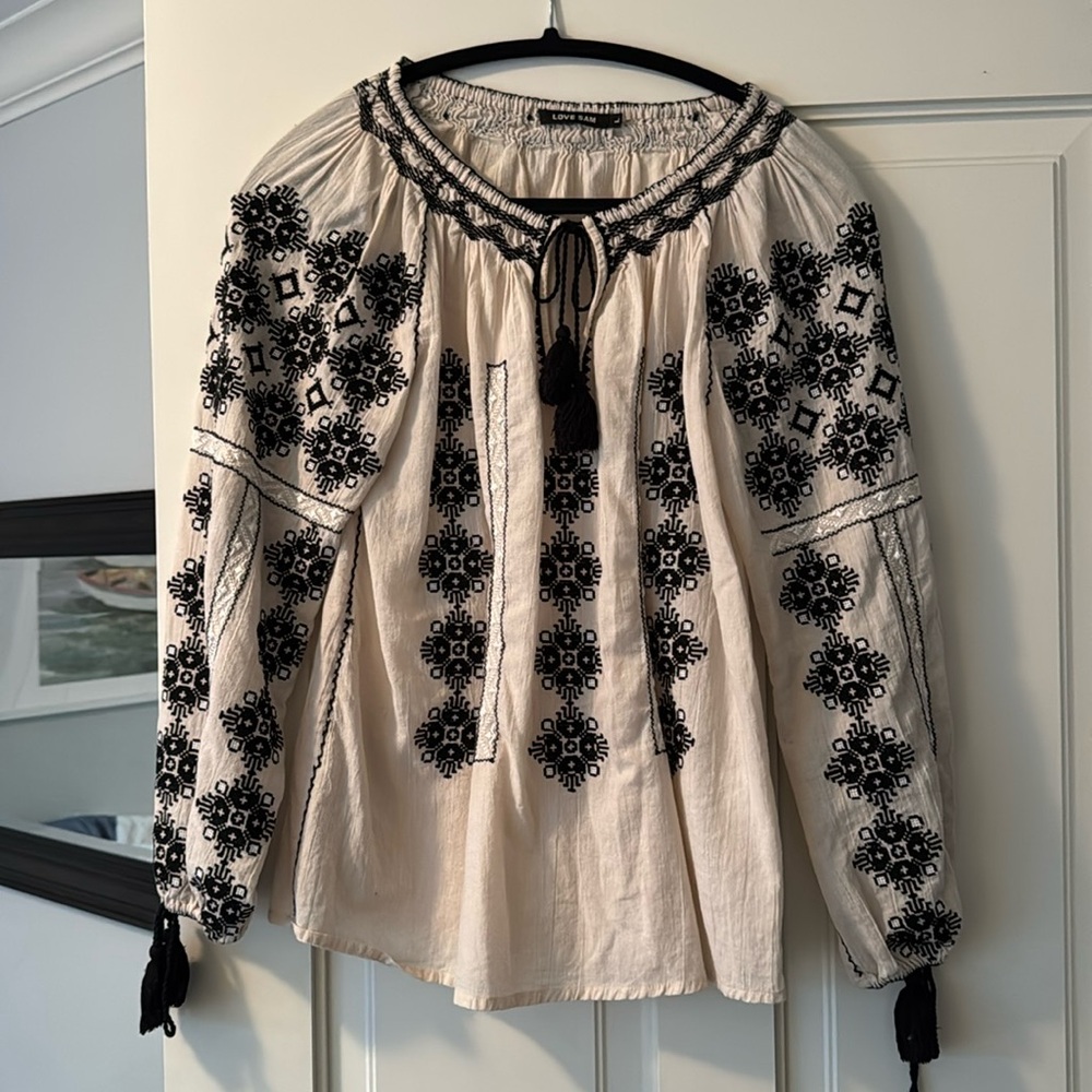 Boho ivory blouse with black stitching detail.